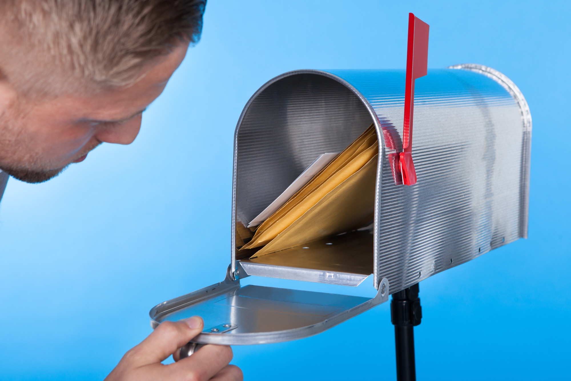 How to Generate Moving Leads With Direct Mail Postcards